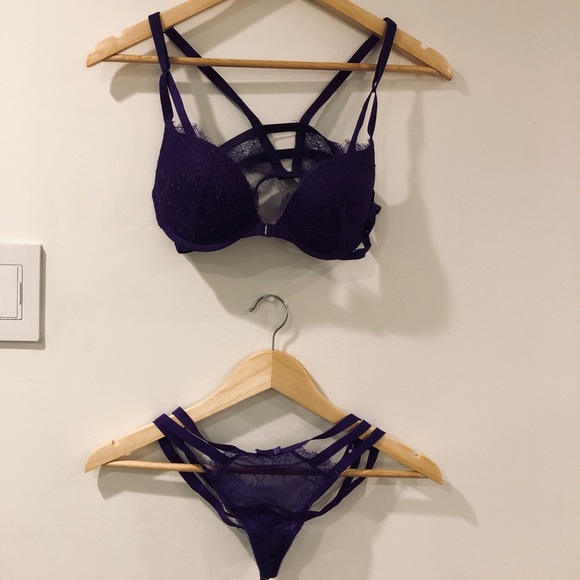 Victoria’s Secret Very Sexy Strappy Push up - Picture 2 of 4